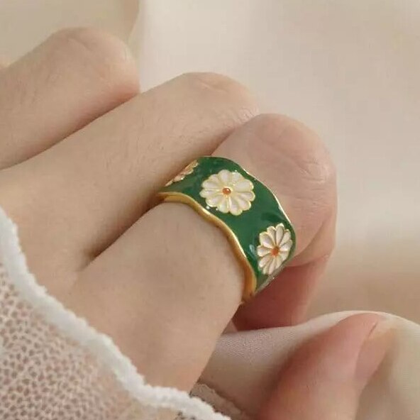 Vintage Daisy Ring