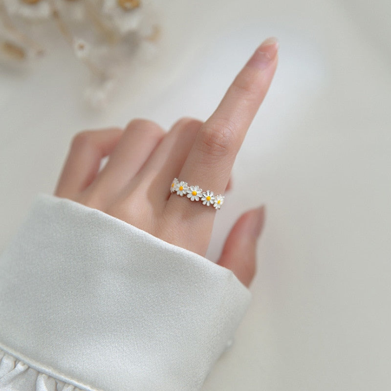 Enamel Daisy Chain Ring